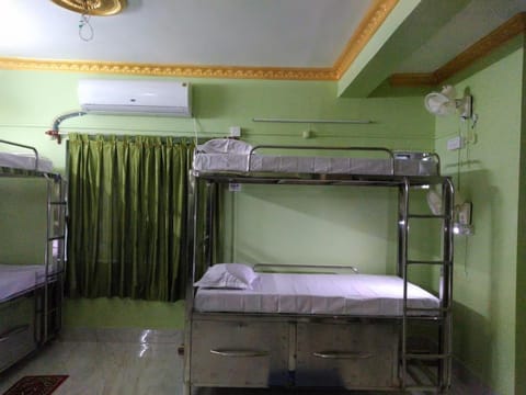 Kolkata Guest House Bed and Breakfast in Kolkata