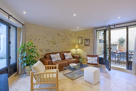 La Petite Maussanaise Vacation rental in Arles