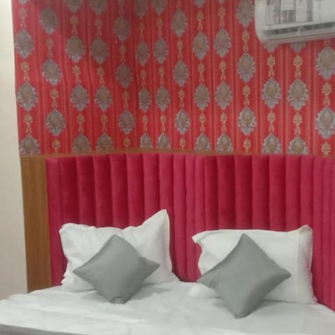 Hotel S G, Vadodara Vacation rental in Vadodara