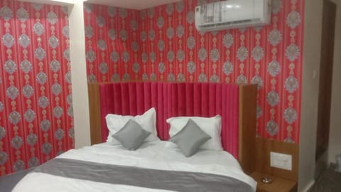 Hotel S G, Vadodara Vacation rental in Vadodara