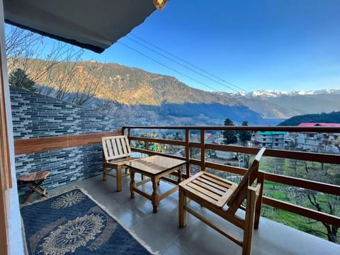 DIVINE CAFE Bed and Breakfast in Manali
