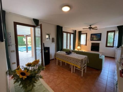 Fantastic villa with pool surrounded by nature Vacation rental in Isola Albarella