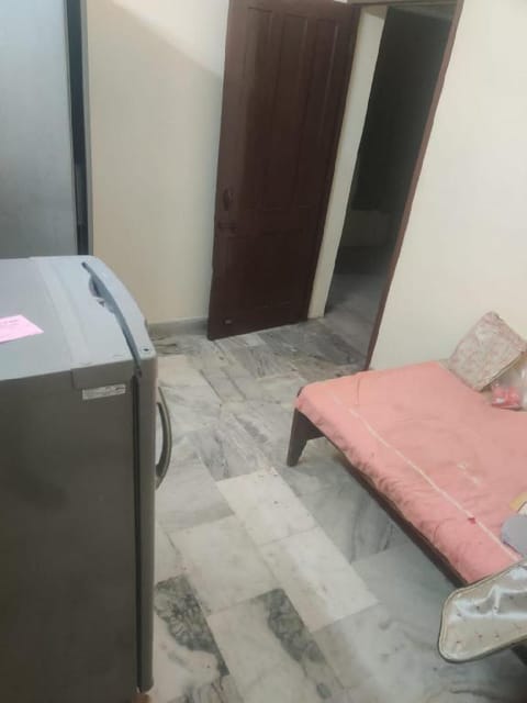 Owner free and 2 bhk flat no restrictions  Condo in Chandigarh