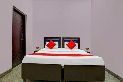 OYO Flagship Deepanshu Residency Hotel in Noida