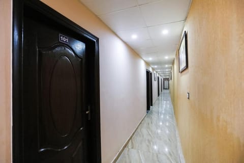 OYO Hotel The mannat Vacation rental in Noida