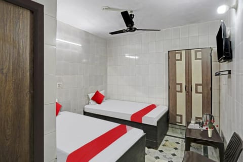 Flagship Maharaja Rooms And Stay Near Worlds Of Wonder Hotel in Noida