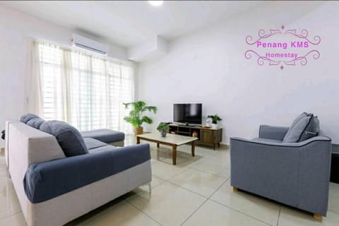Queensbay Mall @2A Homestay Spacious 5 rooms 16pax Vacation rental in Bayan Lepas