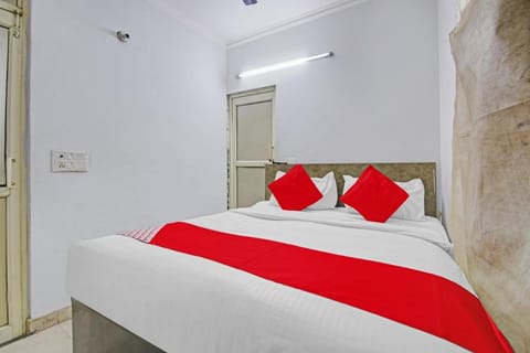 OYO Flagship Hotel Dream Sky Near Akshardham Hotel in Noida