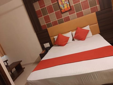 SPOT ON Home Of Maa Hotel in Ahmedabad