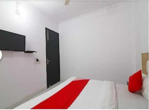 OYO Flagship 80817 Hotel Red Carmine Hotel in Noida