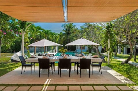 Luxury 8 bedroom private villa  Canggu Chalet in North Kuta
