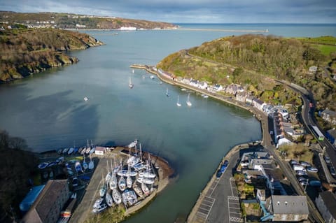 Llais Afon - 3 Bedroom Holiday Home - Fishguard Vacation rental in Fishguard