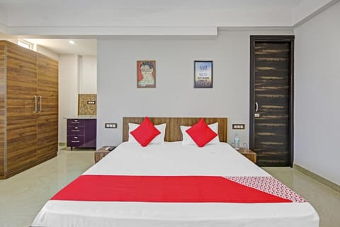 Flagship Metaguest Hotel in Noida
