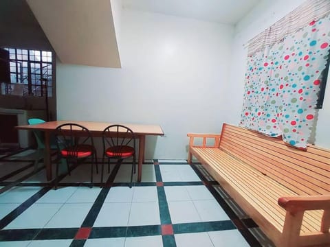 Budget friendly unit with 2 rooms for 4 to 10pax Vacation rental in Baguio