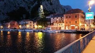 Dvosoban apart Jadra sa 2 kupaonice i 2 klime Omiš Casa vacanze in Omiš bus station