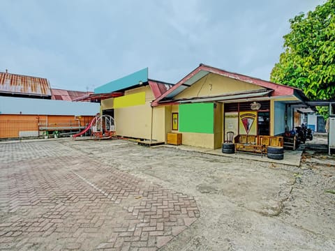 OYO 92265 Maqomi Homestay Syariah Hotel in Padang