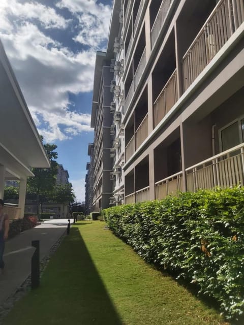 OYO 936 Yumis Condotel Trees Residences Hotel in Quezon City
