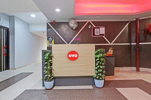 OYO Flagship Red Stay Near V3S Mall Vacation rental in Noida