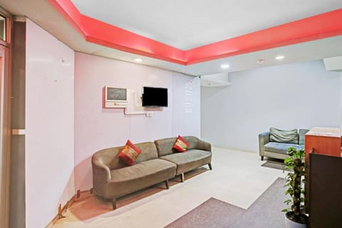OYO Flagship Red Stay Near V3S Mall Hotel in Noida
