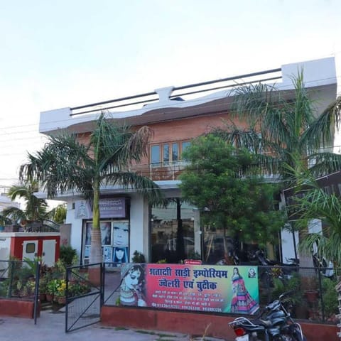 Flagship Siddharth Villa Hotel in Lucknow