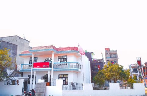 Hotel Manvi - Faridabad Sec 91 Hotel in Noida