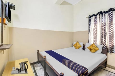 SPOT ON Bhavani Rest Rooms Vacation rental in Secunderabad