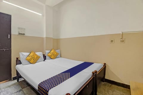 SPOT ON Bhavani Rest Rooms Vacation rental in Secunderabad