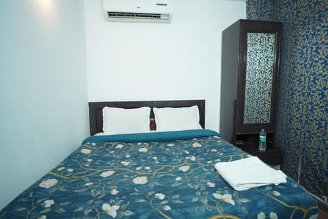 Hotel JS Garden - Near Amity University Noida Hotel in Noida