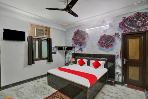 OYO Flagship Red Apple Home Vacation rental in Noida