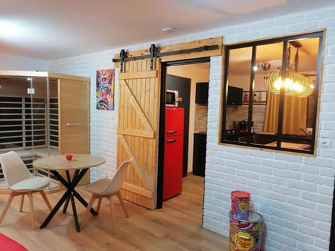 Maison Deco Pop Et Chaleureuse Avec Spa, Sauna Vacation rental in Calais