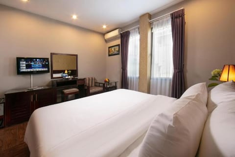 Bay Luxury - Sen Hotel - 26B Nguyen Khanh Toan Hotel in Hanoi