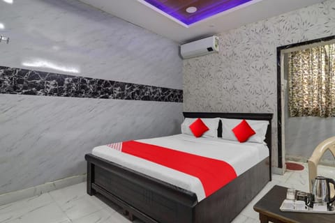 OYO Flagship 81027 Hotel Raghavendra Lodge Hotel in Hyderabad