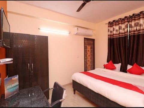 OYO Hotel Stay Deluxe Near Gurudwara Shri Bangla Sahib Hotel in New Delhi