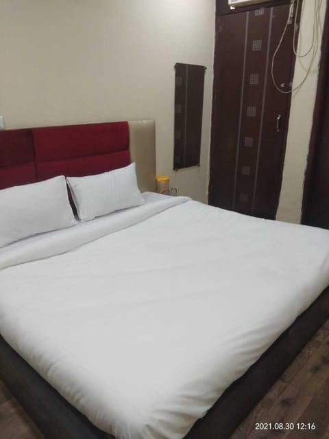 OYO Hotel Stay Deluxe Near Gurudwara Shri Bangla Sahib Hotel in New Delhi