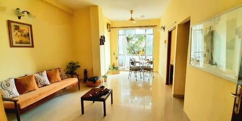 Two Bedroom Apartment for Family and Friends  Condominio in Colombo