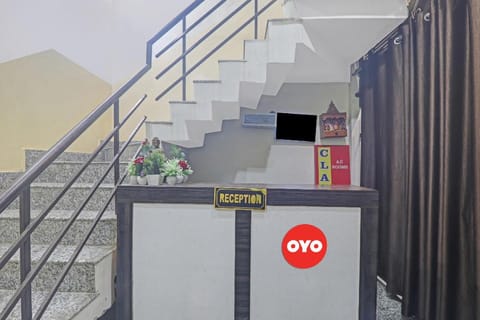 OYO Flagship 809300 M V ROOMS Hotel in Lucknow