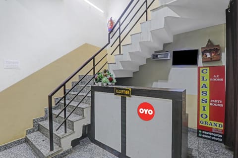 OYO Flagship 809300 M V ROOMS Hotel in Lucknow