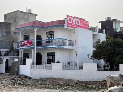 OYO The Manvi Hotel Vacation rental in Noida