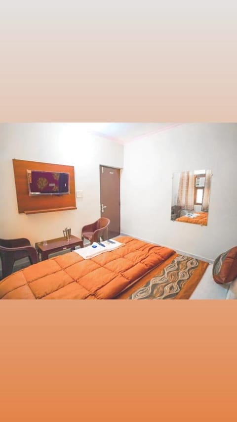 OYO The Manvi Hotel Vacation rental in Noida