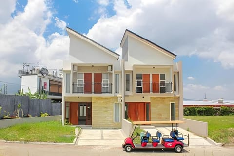 TwoSpaces Living at Panorama Villas Batu Vacation rental in Batu