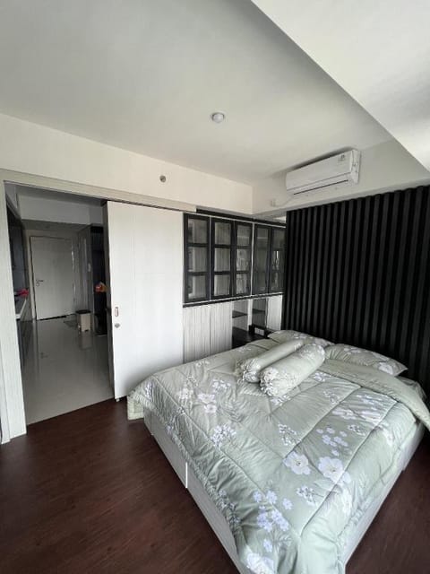 Apartment Breeze 1 Bedroom Condo in South Jakarta City