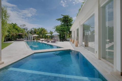 Canggu White Exotic 2 BR Private Pool (A) Chalet in North Kuta