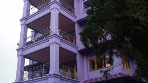 VILA UNGU LANTAI 345 (6Kmr) Max.24 Orang Villa in Parongpong