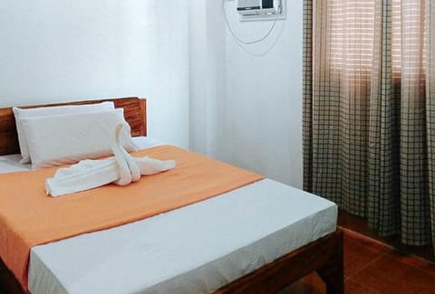 RedDoorz @ Reana Seaside Pensione House Guindulman Vacation rental in Central Visayas