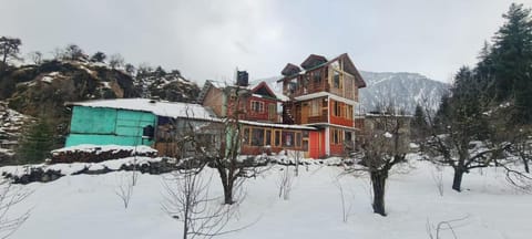 The Joint Cafe & Stay,India,manali Vacation rental in Manali