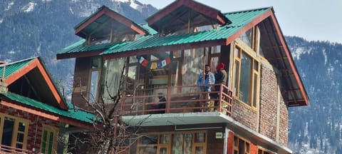 The Joint Cafe & Stay,India,manali Vacation rental in Manali