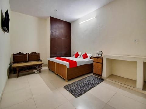 OYO Flagship D.R Guest Inn Vacation rental in Noida