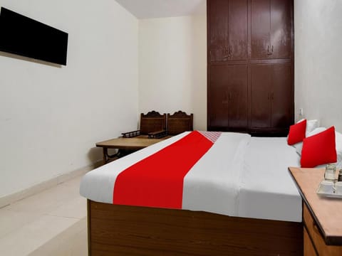 OYO Flagship D.R Guest Inn Vacation rental in Noida