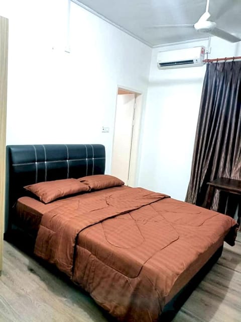 OYO HOME 90769 Flo Inn Homestay Bsi Condo in Sabah