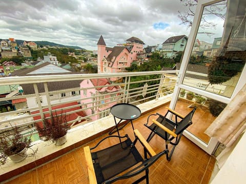 Homes In Dallas - STAY 24H Vacation rental in Dalat